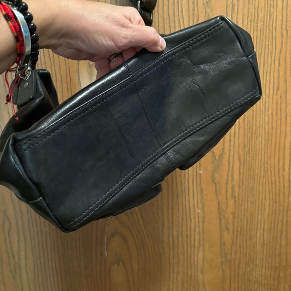 Spike & Sparrow Leather Crossbody Bag w/double front pockets - Black GUC - Picture 4 of 9